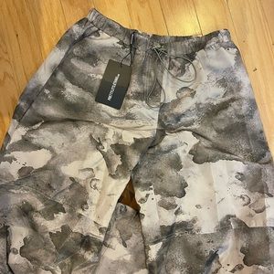 NWT PRETTY LITTLE THING parachute pants